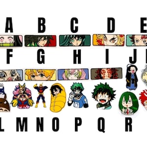Könnte beinhalten: Eine Sammlung farbenfroher Anime-Charakter-Patches, jedes mit einem einzigartigen Design und einer Buchstabenbezeichnung. Die Patches zeigen verschiedene Charaktere mit detaillierten Gesichtsausdrücken und leuchtenden Farben, perfekt zum Personalisieren von Kleidung oder Accessoires.