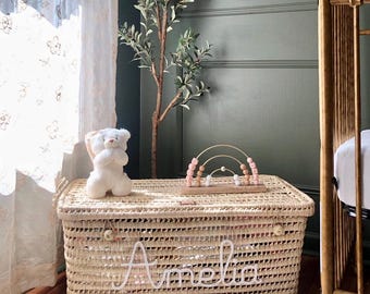 Coffre à jouets personnalisé - Malle de rangement en osier - cadeau de naissance unique - baby shower & Gender Reveal Gift