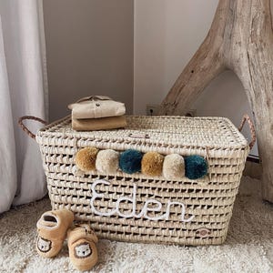 Gepersonaliseerde speelgoedkist – Handgemaakte rieten opbergdoos – Kraamcadeau – Opbergruimte voor de babykamer – Gepersonaliseerd aandenken voor de baby afbeelding 3