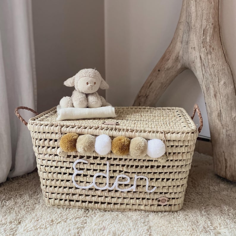 Gepersonaliseerde speelgoedkist – Handgemaakte rieten opbergdoos – Kraamcadeau – Opbergruimte voor de babykamer – Gepersonaliseerd aandenken voor de baby afbeelding 2