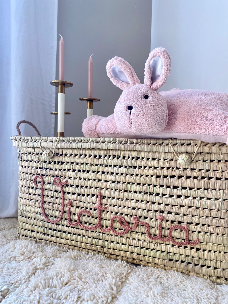 Personalized wicker storage trunk, storage chest to personalize in palm leaves, toy chest image 6