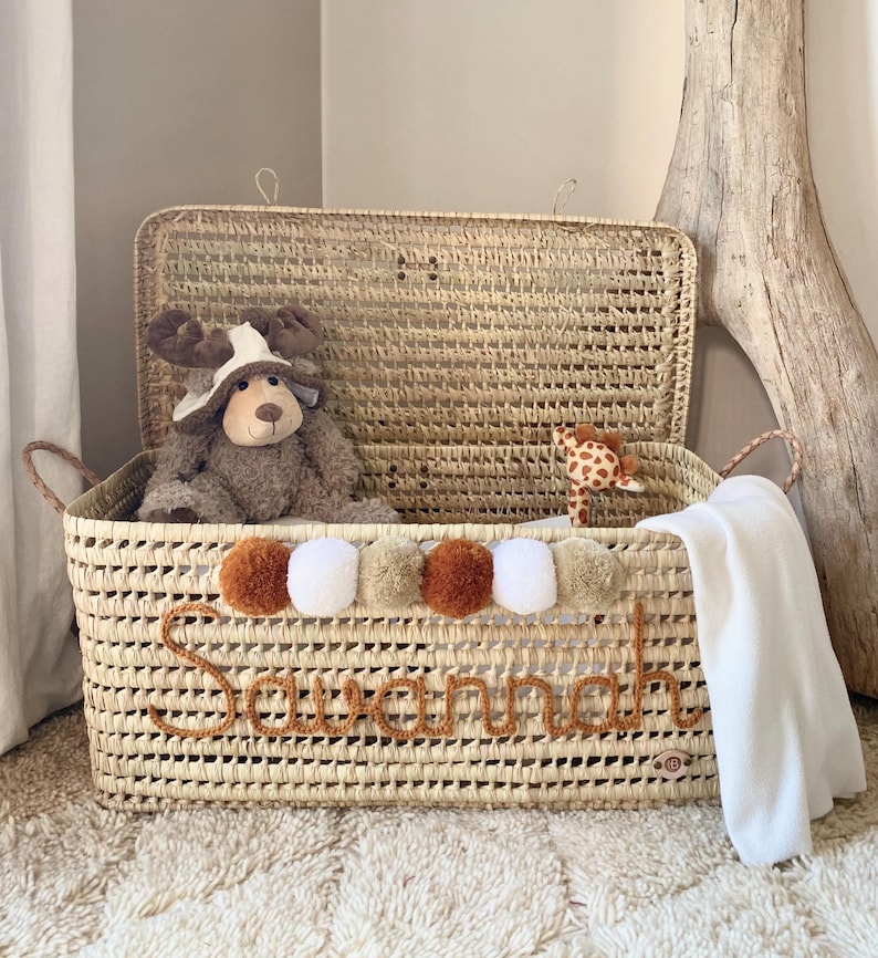 Gepersonaliseerde speelgoedkist – Handgemaakte rieten opbergdoos – Kraamcadeau – Opbergruimte voor de babykamer – Gepersonaliseerd aandenken voor de baby afbeelding 7