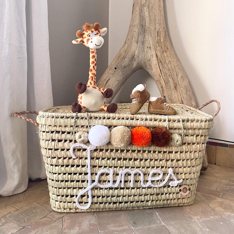 Gepersonaliseerde speelgoedkist – Handgemaakte rieten opbergdoos – Kraamcadeau – Opbergruimte voor de babykamer – Gepersonaliseerd aandenken voor de baby afbeelding 9