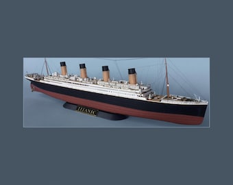 Complited Rms TITANIC MODEL 1/700 (with scratches)