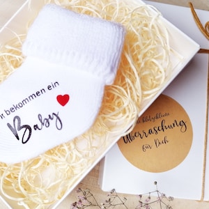 Geschenk Set "WUNSCHTEXT" | Schwangerschaft verkünden Bekanntgabe | Babysocke Karte Box | Du wirst Papa Oma Uroma Tante | Ich bin schwanger