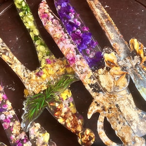 Large dried flowers daggers
