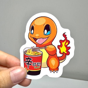 Sticker Charmander eet ramen, sticker Charmander, Pokemon-sticker, witte vinylsticker