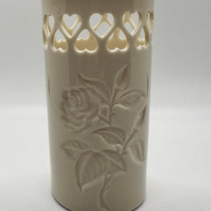 Vaso vintage in porcellana Lenox avorio traforato in pizzo con motivo rosa, collezione a cuore, finiture dorate