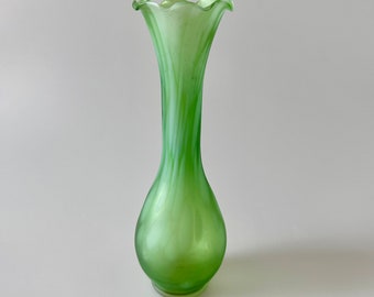 Antique Stourbridge Glass green vase Circa 1890, Victorian Era, Collectibles