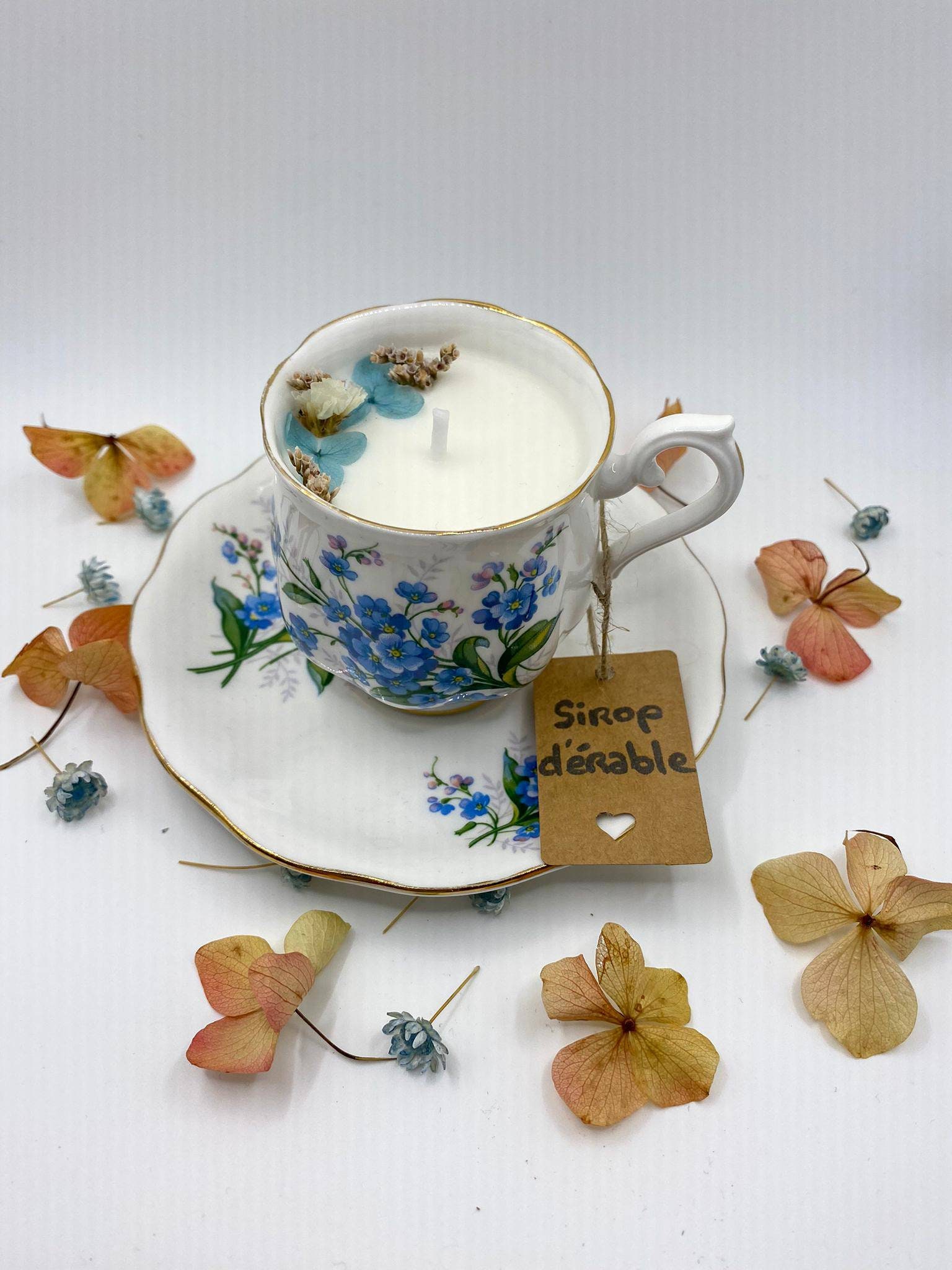 Bougie Personnalisable Parfum Sirop d'erable Dans Une Tasse en Porcelaine Anglaise Royal Albert avec