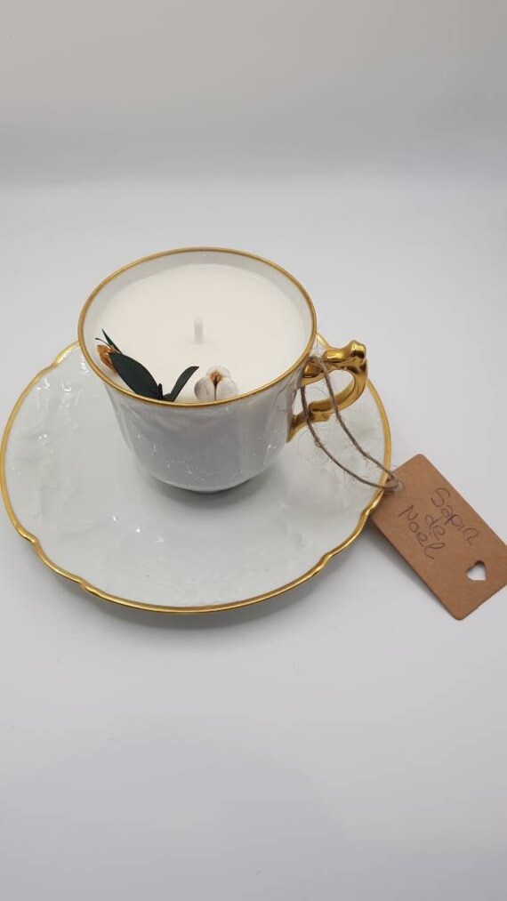Bougie Personnalisable Parfum Sapin de Noel Dans Une Tasse en Porcelaine de Limoges avec Fleurs Séch