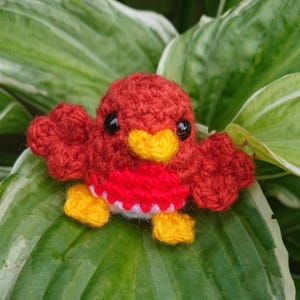 Lindo petirrojo de crochet con opciones de llavero e imán para refrigerador / Relleno para calendario de Adviento / Decoración para árbol de Navidad / Relleno para petardos navideños