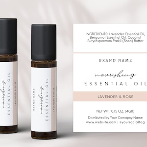 Könnte beinhalten: Zwei braune Glas-Rollflaschen mit schwarzen Kappen und weißen Etiketten. Die Etiketten zeigen "BRAND NAME nourishing ESSENTIAL OIL LAVENDER & ROSE". Das Etikett auf der rechten Flasche ist teilweise verdeckt von einem weißen Etikett mit dem Text "INGREDIENTS: Lavender Essential Oil, Bergamot Essential Oil, Coconut Butyrospermum Parkii (Shea) Butter" und "BRAND NAME nourishing ESSENTIAL OIL LAVENDER & ROSE NET WT. 0.15 OZ. (4GR) Distributed by Your Comapny Name www.website.com | @yoursocialtag".
