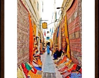 Een Marokkaanse straat - Premium mat papier houten ingelijste poster