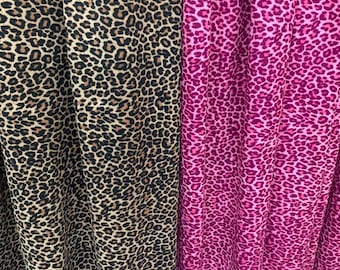 &quot;Kleiner Cheetah Design Druck auf hochwertigstem Nylon Spandex 4-Wege-Stretch 150/150cm - wird von YD.ships weltweit aus Los Angeles CA USA verkauft.&quot;