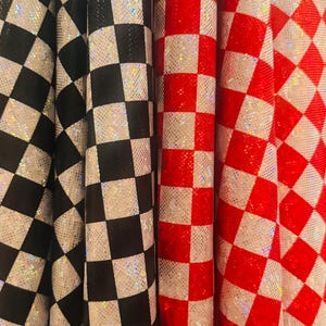 Nouveau motif à damier, impression de 2,5 cm (1 po.) sur verre brisé hologramme, nylon élasthanne métallique extensible dans tous les sens, 58/60 po. Vendu par YD.