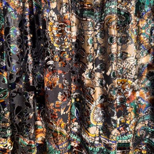 Velours dévoré floral de luxe à motif cachemire, extensible dans les 4 directions, 58/60 po. Vendu par YD. Expédition dans le monde entier depuis Los Angeles, Californie, États-Unis