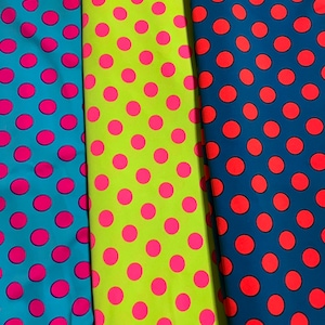 Pünktchenmuster Designdruck auf die beste Qualität von nylon-spandex 4-Wege-stretch 58/60 ”verkauft von YD. Schiffe weltweit von Los Angeles C.A