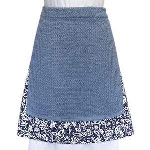 Delantal de toalla floral gris marino con bolsillos / Delantal con toalla azul pizarra extraíble / Regalo para ella / Idea de regalo / Medio delantal con toalla