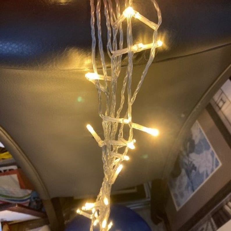 Close up picture of lighted strand