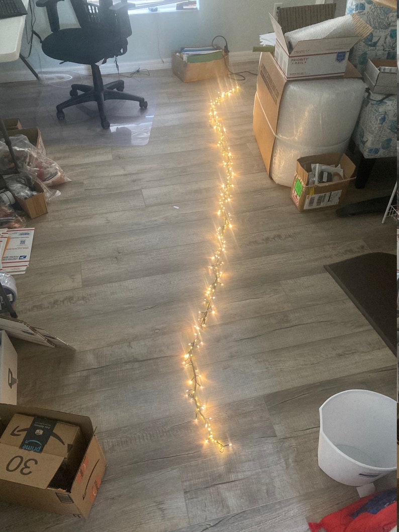 Close up picture of lighted strand