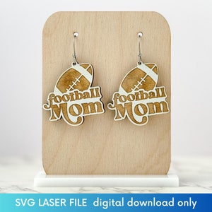 Archivo de corte láser para aretes de mamá futbolera, aretes SVG de espíritu escolar de mamá deportista, aretes Glowforge con archivo de corte láser, regalo para fanática del fútbol
