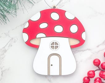 Paddenstoel huis kerst ornament laserbestand, schattige Toadstool Home opknoping decor SVG, rode en witte paddestoel vakantie Glowforge gesneden bestand