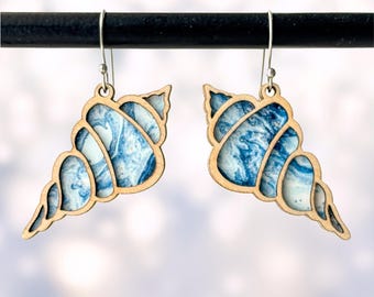 Sea shell earrings SVG laser file, laser cut dangle drop ocean themed earrings, layered acrylic & wood earrings, Glowforge jewelry project