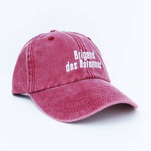 Casquette brodée personnalisée, mixte, look vintage de couleur bordeaux délavée, 100% coton et réglable à l'arrière par une boucle en métal image 6