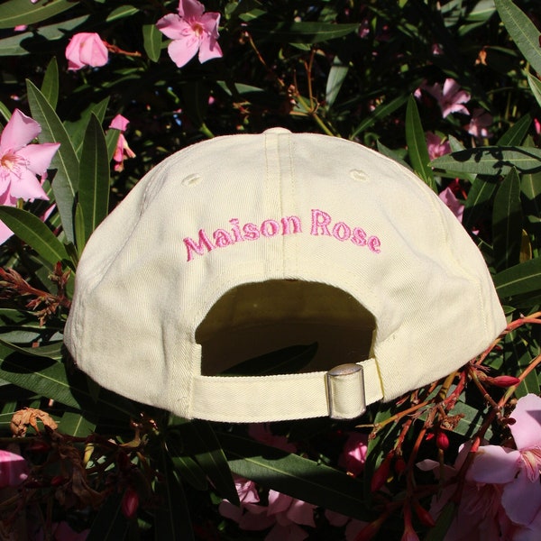 Casquette brodée et personnalisée, couleur citron pastel, 100% coton, mixte et réglable à l'arrière par une boucle en métal