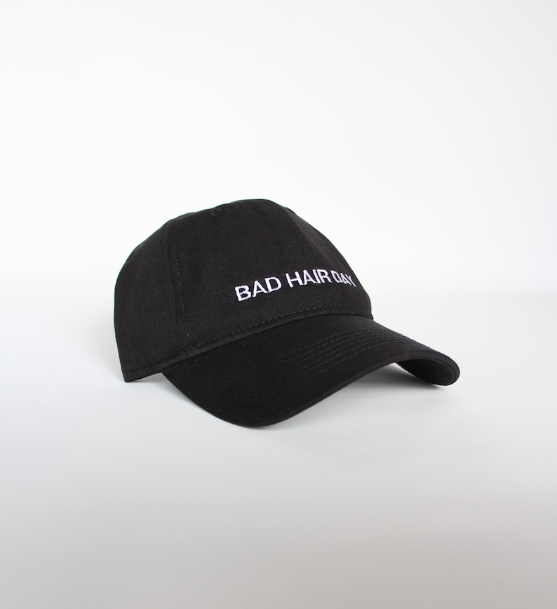 Personalized embroidered cap, unisex, 100% black cotton, one size and adjustable at the back image 2