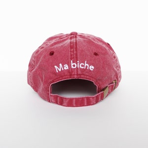 Casquette brodée personnalisée, mixte, look vintage de couleur bordeaux délavée, 100% coton et réglable à l'arrière par une boucle en métal image 2