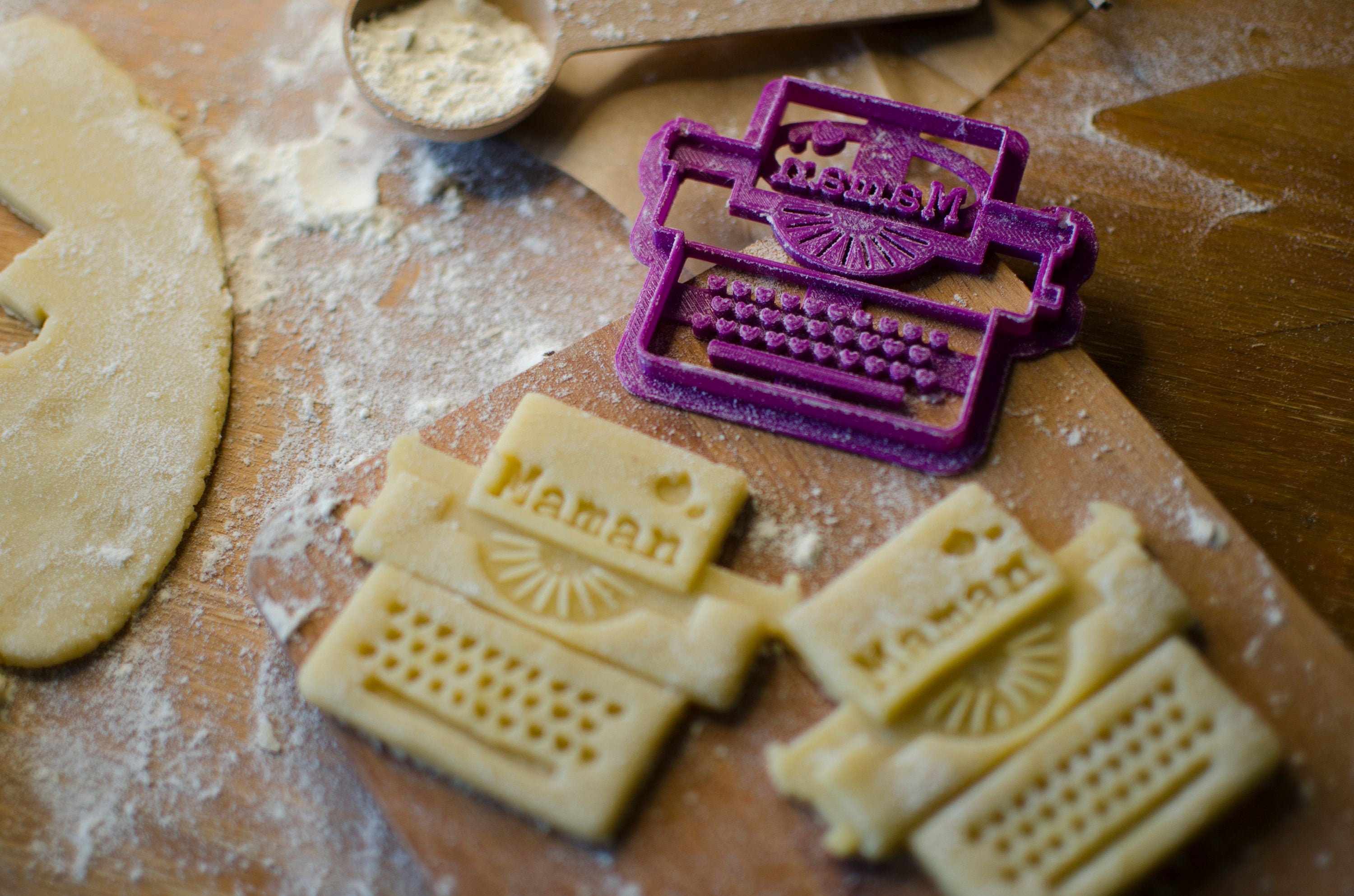 Emporte-Pièce Machine à Écrire Personnalisable avec Prénom, Pour Biscuits de St Valentin Offrir Amou