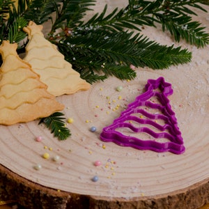 Tree cookie cutter with star for Christmas cookies to offer