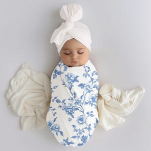 Baby Blanket Chinoiserie, Baby girl swaddle, Swaddle blanket gift, Baby shower gift, Swaddle set, Blue floral baby, French toile baby