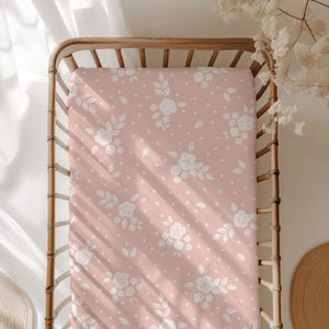 Sábana de cuna con manta de flores, manta de envolver con flores, ropa de cama para niña, habitación de bebé niña, niña recién nacida, niña rosa, manta floral para bebé