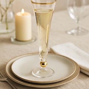 Set of 6 Elegant Gold Rim Champagne Flutes – Clear Glass Toasting Glasses for Wedding, Anniversary, or Celebration Décor
