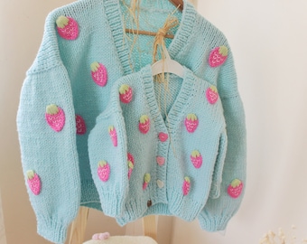 Conjunto madre-hija de cárdigan de punto con fresas: chaqueta gruesa de mezcla de lana