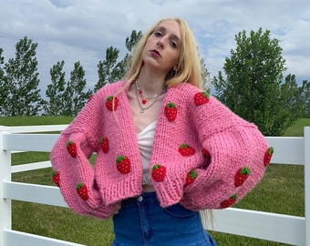 Cárdigan rosa fresa, cárdigan fresa, hecho a mano, regalo de Navidad para mujer, prenda de punto gruesa extragrande, estilo cottagecore invernal.