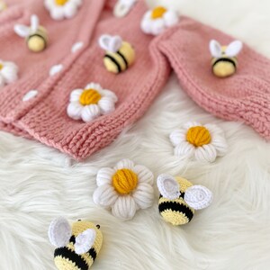 Madeliefjes en bijen vest, baby meisje vest, handgemaakte bloem vest, roze gebreide jas, baby meisje kleding, baby cadeau, pasgeboren cadeau afbeelding 6