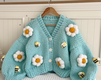 Cárdigan de margaritas y abejas / Cárdigan de punto hecho a mano / Cárdigan de crochet grueso / Prenda de punto bonita con estética primaveral / Cárdigan extragrande estilo cottagecore