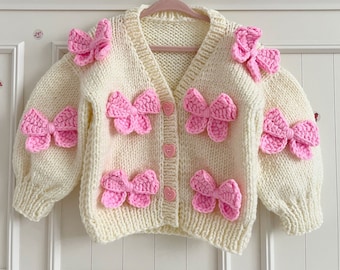 Mysisloops Cardigan con fiocchi rosa, cardigan rosa, maglioni per bambini, vestiti per bambini, regali per bambini, prodotti a maglia per bambini, personalizzati, regalo di compleanno