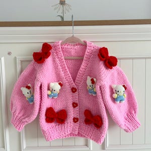 Von Katzen Mädchen inspirierte rosafarbene Strickjacke - Grobstrick Kawaii Pullover - Handgefertigte Ballon-Ärmel - Süßes ästhetisches Geschenk für Mädchen