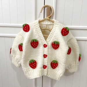 レッドストロベリーカーディガン、ストロベリーセーター、ベビーニット製品、キッズセーター、キッズ服、ニットセーター、ベビーギフト、新学期