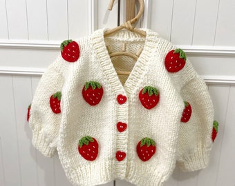 Cardigan rosso alla fragola, maglione alla fragola, prodotti a maglia per bambini, maglioni per bambini, abbigliamento per bambini, maglioni a maglia, regali per bambini, ritorno a scuola