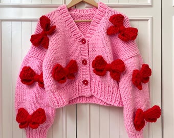 Cárdigan con lazos rojos grandes, cárdigan corto grueso para mujer, suéter rosa con lazos rojos, regalo único para mujer, vintage, hecho a mano.