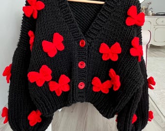 Cárdigan negro con lazos rojos, cárdigan negro, cárdigan para mujer, cárdigan corto grueso, regalo único para mujer, vintage, hecho a mano.