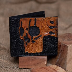 Cartera calavera Esqueleto, Cartera de cuero genuino, cartera biker, Cartera de hombre, Pintada a mano, Tallado en cuero, Regalo para hombre