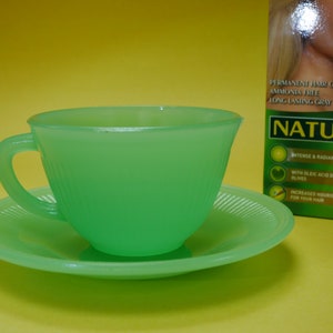 Vintage Feuerkönig Jadeite Jane Ray Gerippte Design Teetasse und Untertasse, Minze