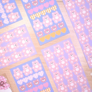Süße Bär und Herz Sticker Blätter | Süßer & ästhetischer StickerBogen für Bujo, Planer, Kpop Journaling, Deco, Polco